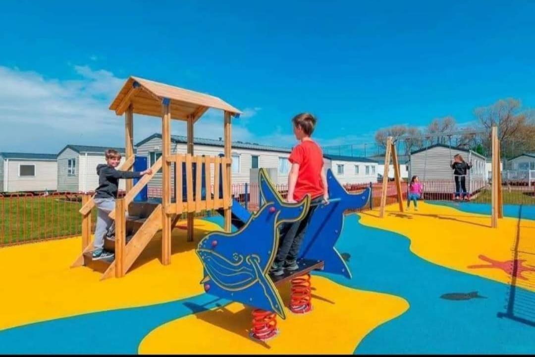 Отель 6 Berth Caravan On Marine Holiday Park Рил Экстерьер фото
