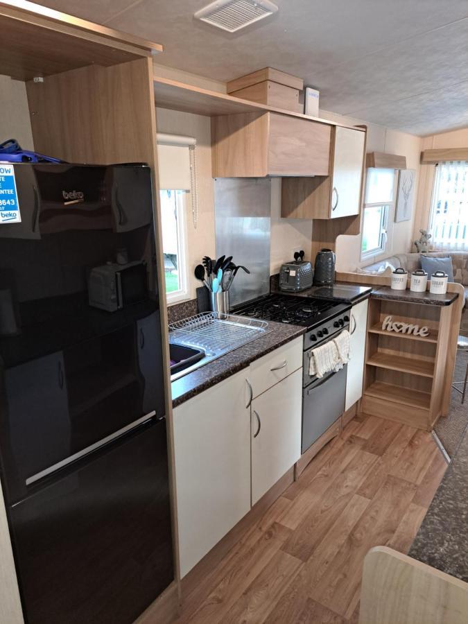 Отель 6 Berth Caravan On Marine Holiday Park Рил Экстерьер фото